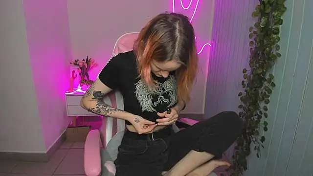 Elieiza xo online show from 10-19-25, 09:21