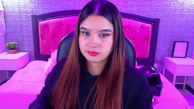 Natalie loffreda online show from 12-23-25, 03:15