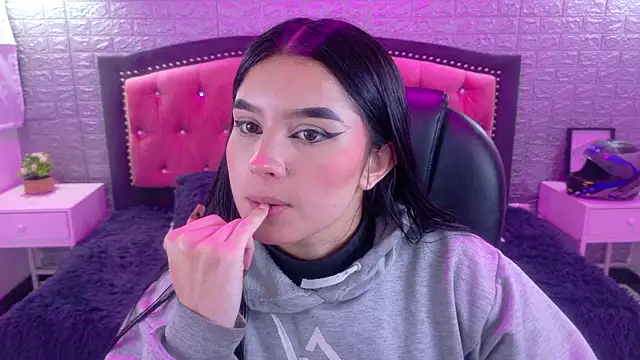 Natalie loffreda online show from 02-03-26, 03:26