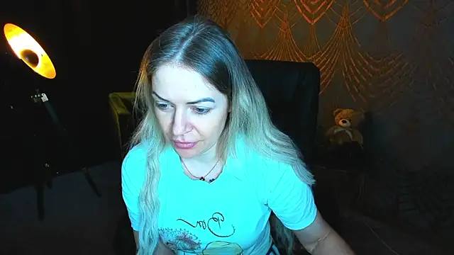 Anna Snows online show from 05-29-26, 04:38