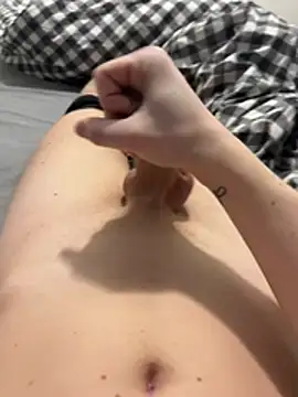 Snapshot of enzoyoungbisex chatting on 02-18-26, 05:20 enzoyoungbisex online show from 02-18-26, 05:20