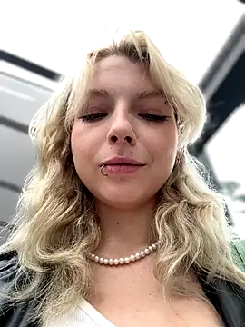 EveLittleSinner online show from 09-18-25, 07:43