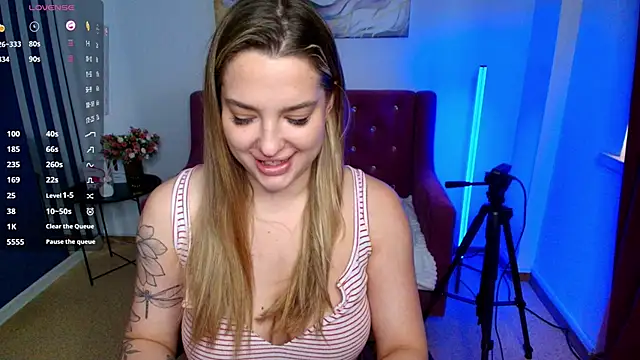 Snapshot of Emma__Ross chatting on 06-14-26, 02:24 Emma Ross online show from 06-14-26, 02:24