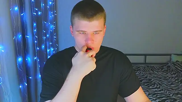 kittenmurr online show from 12-19-25, 11:34