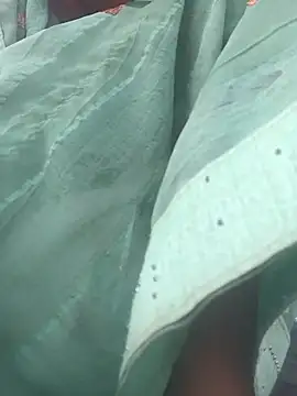 Snapshot of cut_renukadevi chatting on 11-06-25, 07:09 cut renukadevi online show from 11-06-25, 07:09