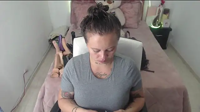 Snapshot of patty_squirt_ chatting on 07-11-26, 12:19 patty squirt online show from 07-11-26, 12:19