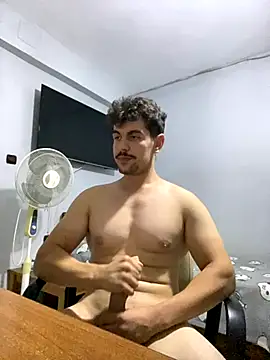 Snapshot of 23cmturkishD chatting on 10-22-25, 04:07 23cmturkishD online show from 10-22-25, 04:07