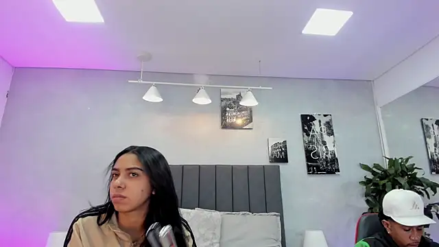 Snapshot of violet_and_myers chatting on 11-04-25, 11:31 violet and myers online show from 11-04-25, 11:31