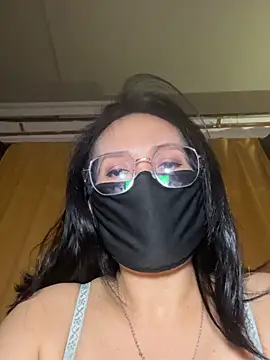Snapshot of melyiaaa chatting on 06-16-26, 01:03 melyiaaa online show from 06-16-26, 01:03