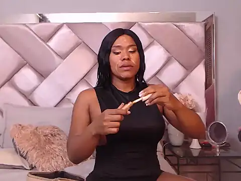 Snapshot of Ashleyroberst chatting on 10-20-25, 08:48 Ashleyroberst online show from 10-20-25, 08:48