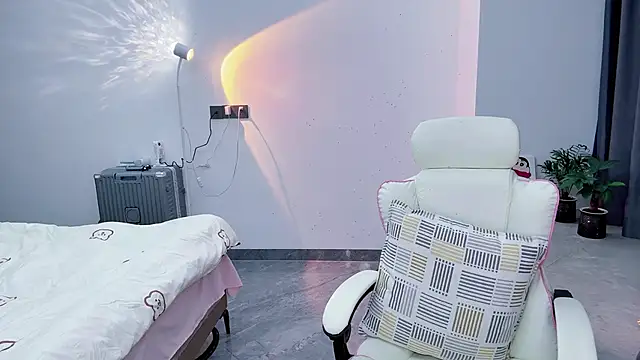 Snapshot of suger-TT chatting on 12-13-25, 07:53 suger-TT online show from 12-13-25, 07:53