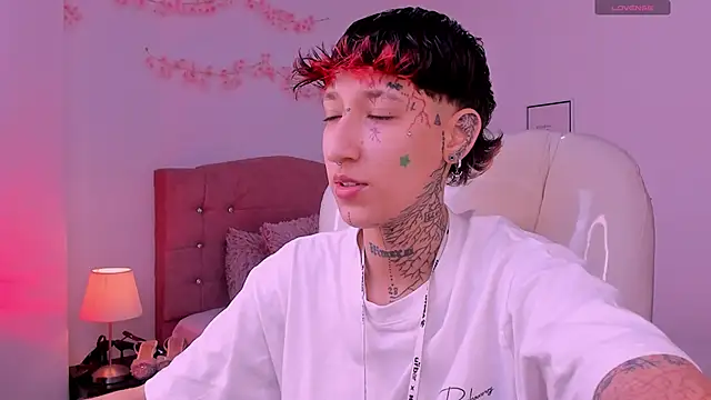 Snapshot of Luci_Rose chatting on 05-30-26, 10:23 Luci Rose online show from 05-30-26, 10:23