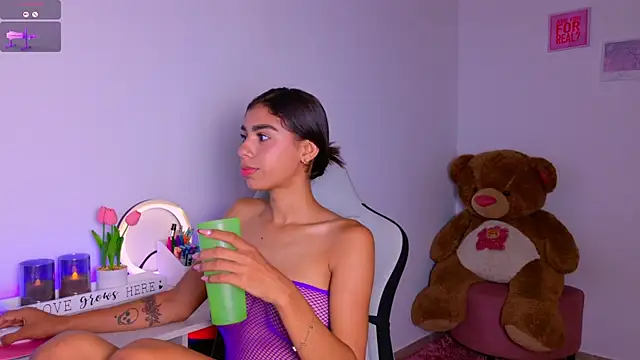 Snapshot of BrunetteAdams001 chatting on 10-02-25, 03:35 BrunetteAdams001 online show from 10-02-25, 03:35