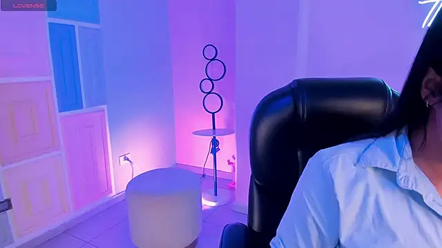 AyshelBrown online show from 10-21-25, 03:40