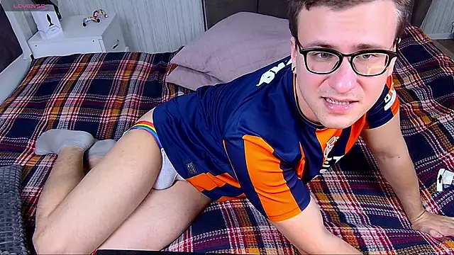 DennisGartmanB online show from 04-07-26, 06:41