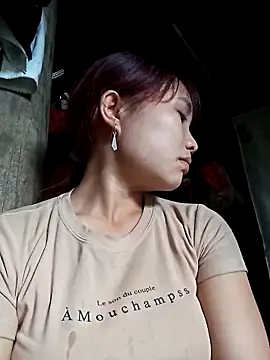 Snapshot of EllyBaby20 chatting on 10-15-25, 07:41 EllyBaby20 online show from 10-15-25, 07:41