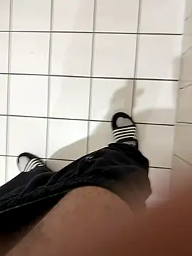 Snapshot of Dicksxd chatting on 12-22-25, 11:07 Dicksxd online show from 12-22-25, 11:07