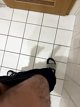 Snapshot of Dicksxd chatting on 01-18-26, 01:37 Dicksxd online show from 01-18-26, 01:37