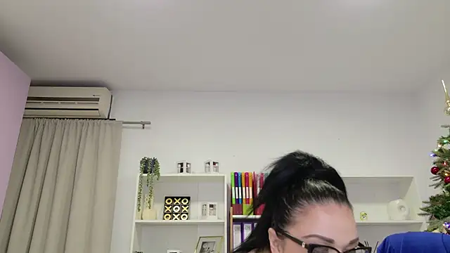 RubiHarper online show from 12-16-25, 03:11