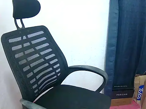 Snapshot of B-e-l-l-e chatting on 10-07-25, 07:05 B-e-l-l-e online show from 10-07-25, 07:05