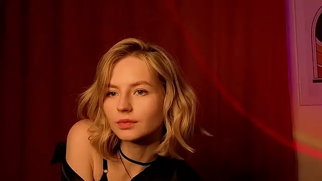 Snapshot of Sunshine_Angell chatting on 12-19-25, 02:35 Sunshine Angell online show from 12-19-25, 02:35