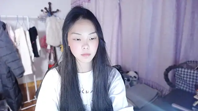 Snapshot of yao-yao_ chatting on 12-05-25, 11:52 yao-yao online show from 12-05-25, 11:52