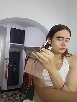 Maylu Fox online show from 10-18-25, 11:33