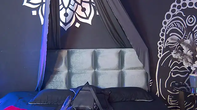 Maylu Fox online show from 10-27-25, 11:58