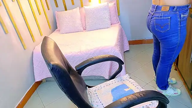 Angel saez online show from 11-25-25, 03:45