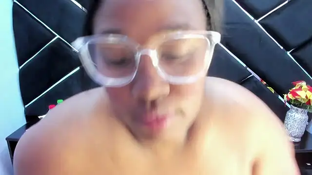 Snapshot of Bloom_B chatting on 09-13-25, 02:17 Bloom B online show from 09-13-25, 02:17