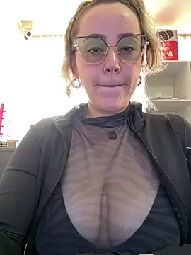 Snapshot of CurvyLust_x chatting on 02-09-26, 03:38 CurvyLust x online show from 02-09-26, 03:38