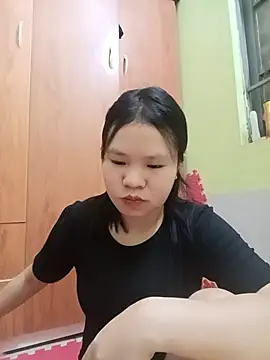 Snapshot of emyeuhss chatting on 09-15-25, 01:00 emyeuhss online show from 09-15-25, 01:00