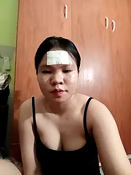 Snapshot of emyeuhss chatting on 10-02-25, 03:52 emyeuhss online show from 10-02-25, 03:52