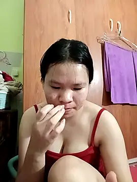 Snapshot of emyeuhss chatting on 10-06-25, 07:44 emyeuhss online show from 10-06-25, 07:44