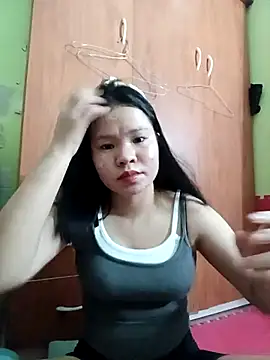 Snapshot of emyeuhss chatting on 10-10-25, 05:34 emyeuhss online show from 10-10-25, 05:34