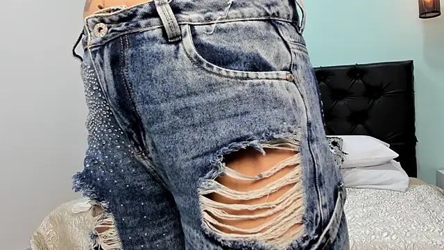 Marianee Rousse online show from 11-29-25, 08:23