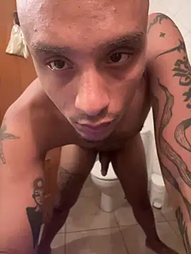 Snapshot of IskanderDemian chatting on 10-18-25, 08:42 IskanderDemian online show from 10-18-25, 08:42