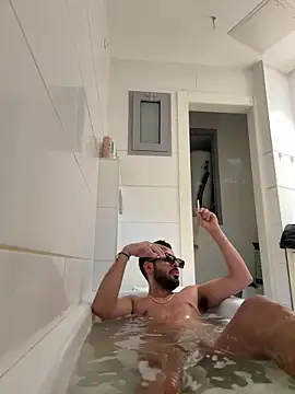 Snapshot of husbandandwifetobe chatting on 10-01-25, 03:40 husbandandwifetobe online show from 10-01-25, 03:40