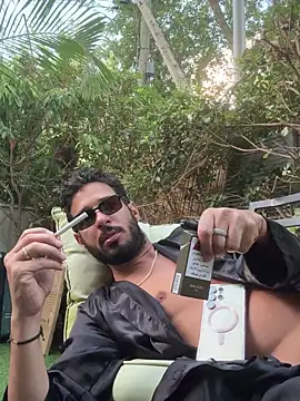 Snapshot of husbandandwifetobe chatting on 10-02-25, 03:57 husbandandwifetobe online show from 10-02-25, 03:57