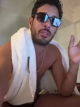 Snapshot of husbandandwifetobe chatting on 10-10-25, 10:14 husbandandwifetobe online show from 10-10-25, 10:14