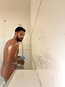 Snapshot of husbandandwifetobe chatting on 10-31-25, 09:38 husbandandwifetobe online show from 10-31-25, 09:38