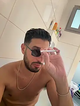 Snapshot of husbandandwifetobe chatting on 11-29-25, 08:50 husbandandwifetobe online show from 11-29-25, 08:50