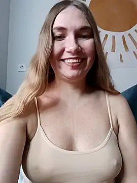 Snapshot of KisaVixen chatting on 11-28-25, 10:51 KisaVixen online show from 11-28-25, 10:51