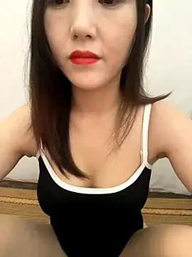 Snapshot of Dieknr chatting on 09-26-25, 01:42 Dieknr online show from 09-26-25, 01:42