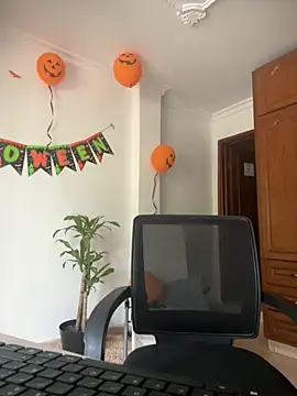 olivia jass online show from 10-28-25, 01:36