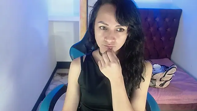 Snapshot of alison_moon7 chatting on 10-15-25, 11:32 alison moon7 online show from 10-15-25, 11:32