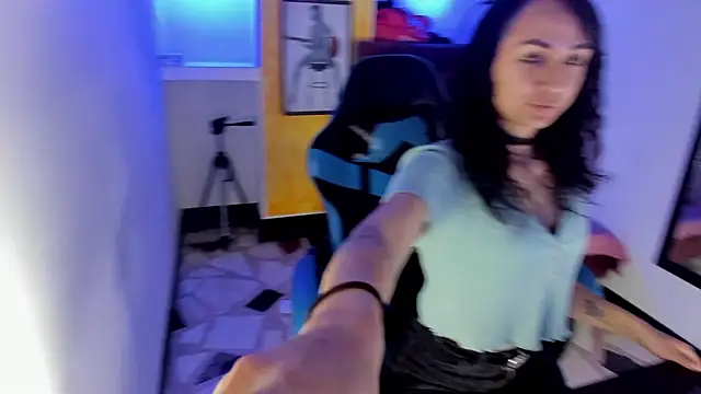 Snapshot of alison_moon7 chatting on 10-24-25, 11:39 alison moon7 online show from 10-24-25, 11:39