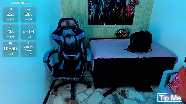 Snapshot of alison_moon7 chatting on 11-27-25, 02:08 alison moon7 online show from 11-27-25, 02:08