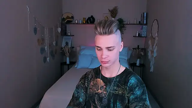 Snapshot of LawrenceMiles chatting on 09-12-25, 10:48 LawrenceMiles online show from 09-12-25, 10:48