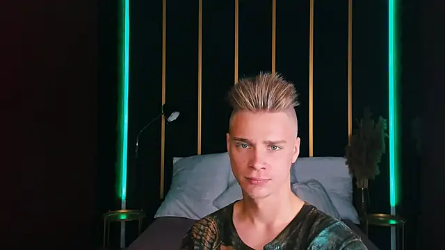 Snapshot of LawrenceMiles chatting on 09-15-25, 10:48 LawrenceMiles online show from 09-15-25, 10:48